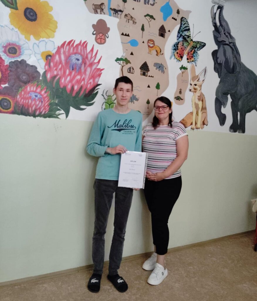 Mladý vedec z vrbovského gymnázia sa prebojoval do európskeho kola! - Simon Klco Mgr. Michalkova Andrea